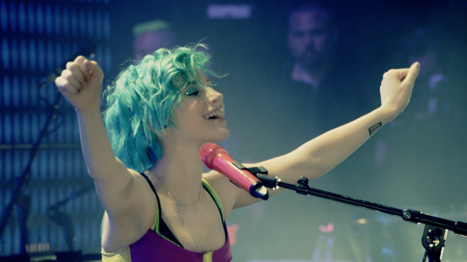 Hayley Williams' Blue Hair and Blue Lips: The Inspiration Behind Her Colorful Aesthetic - wide 1