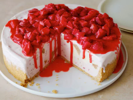 4K Ultra HD PC desktop wallpaper and background: strawberry cheesecake with glossy chopped berries and red sauce, a slice removed revealing creamy filling and graham crust.