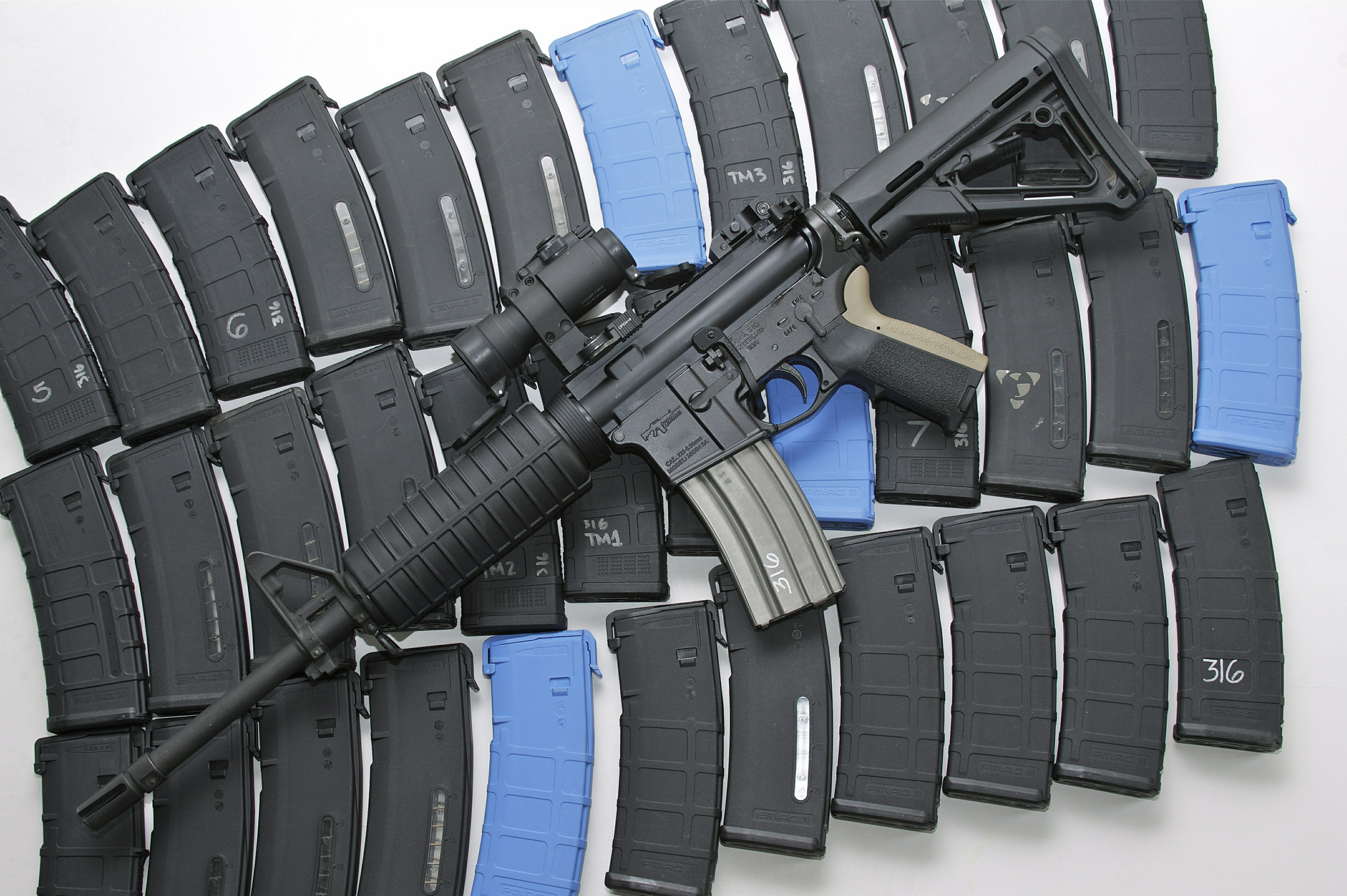Man Made Colt AR-15 HD Wallpaper | Background Image