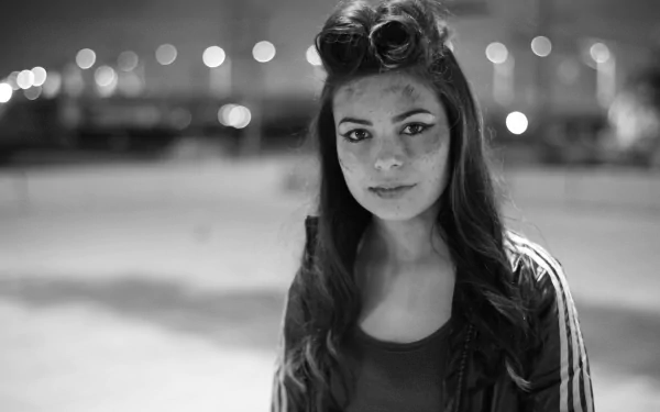 Black and white 4K Ultra HD desktop wallpaper featuring celebrity Miranda Cosgrove with a softly blurred background.