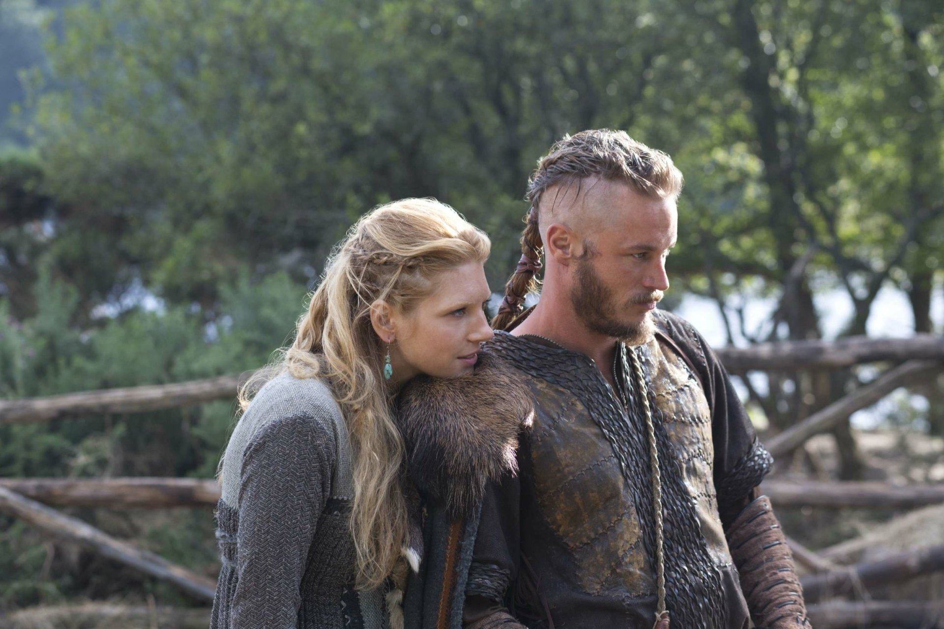 Vikings HD Wallpaper: Ragnar and Lagertha in Epic Battle