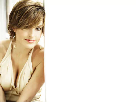 Celebrity Mariska Hargitay HD Desktop Wallpaper | Background Image