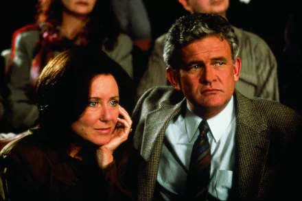 HD desktop wallpaper featuring Mary McDonnell and Holmes Osborne in a scene from the movie Donnie Darko.