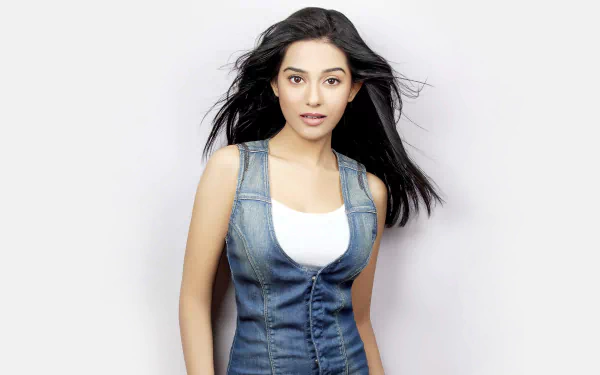 Celebrity Amrita Rao HD Desktop Wallpaper | Background Image