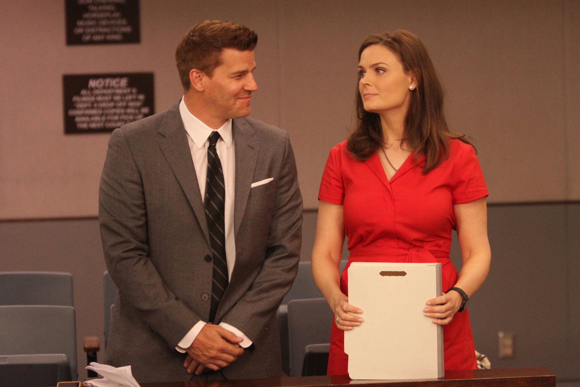 Download Emily Deschanel Temperance Brennan Seeley Booth David Boreanaz TV Show Bones 4k Ultra HD Wallpaper
