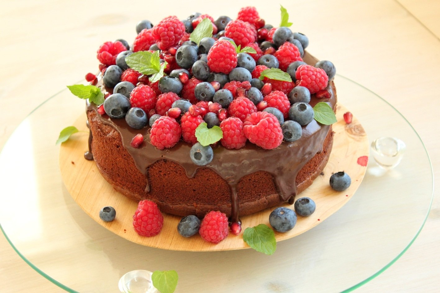Food, cake — HD PC desktop wallpaper and background: chocolate cake with glossy ganache, piled raspberries and blueberries and mint leaves on a wooden plate.