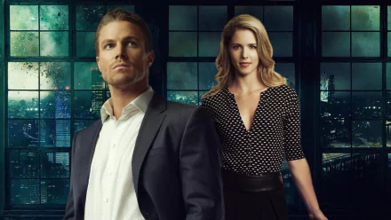 HD desktop wallpaper featuring Stephen Amell and Emily Bett Rickards from the TV show Arrow, set against a dark cityscape background.