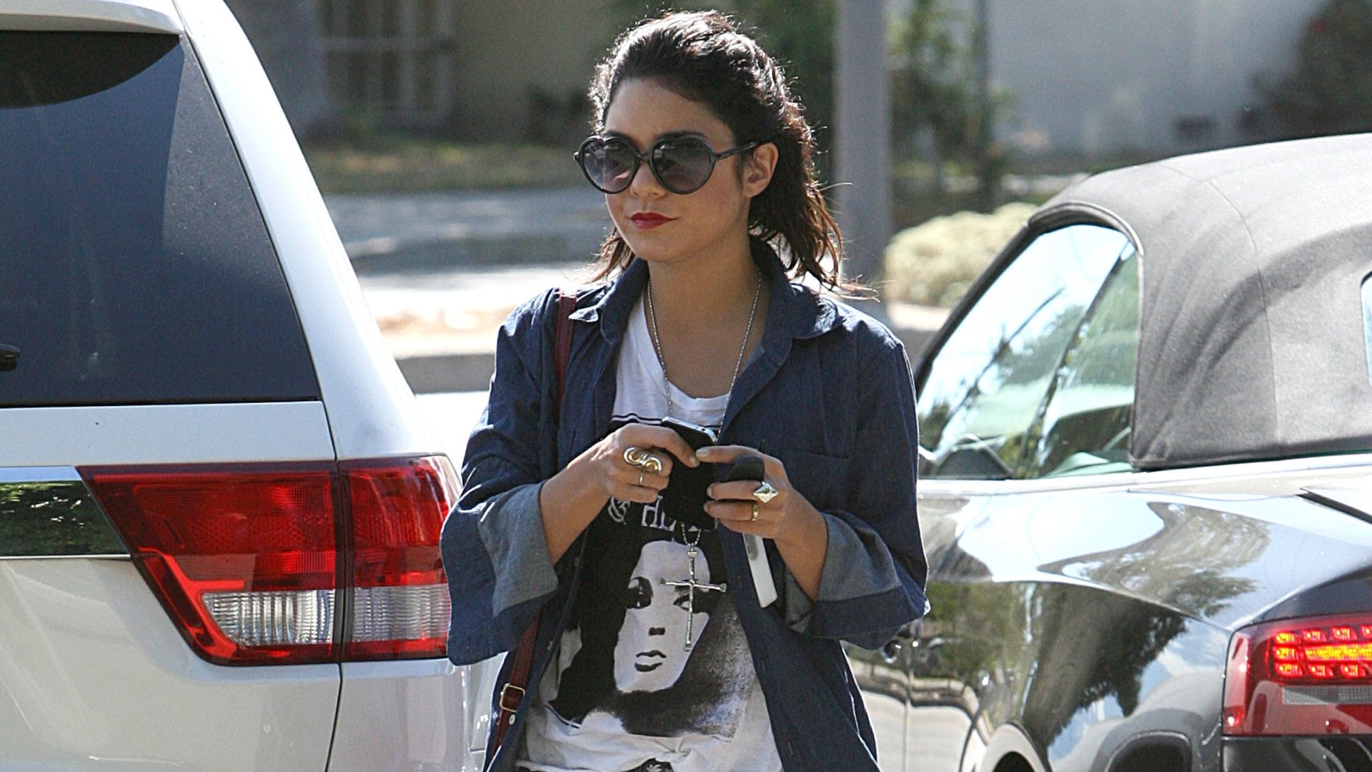 Download Celebrity Vanessa Hudgens HD Wallpaper