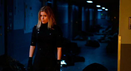 HD desktop wallpaper featuring Kate Mara from the movie Fantastic Four (2015), set in a dimly lit hallway with a serious expression and black outfit.