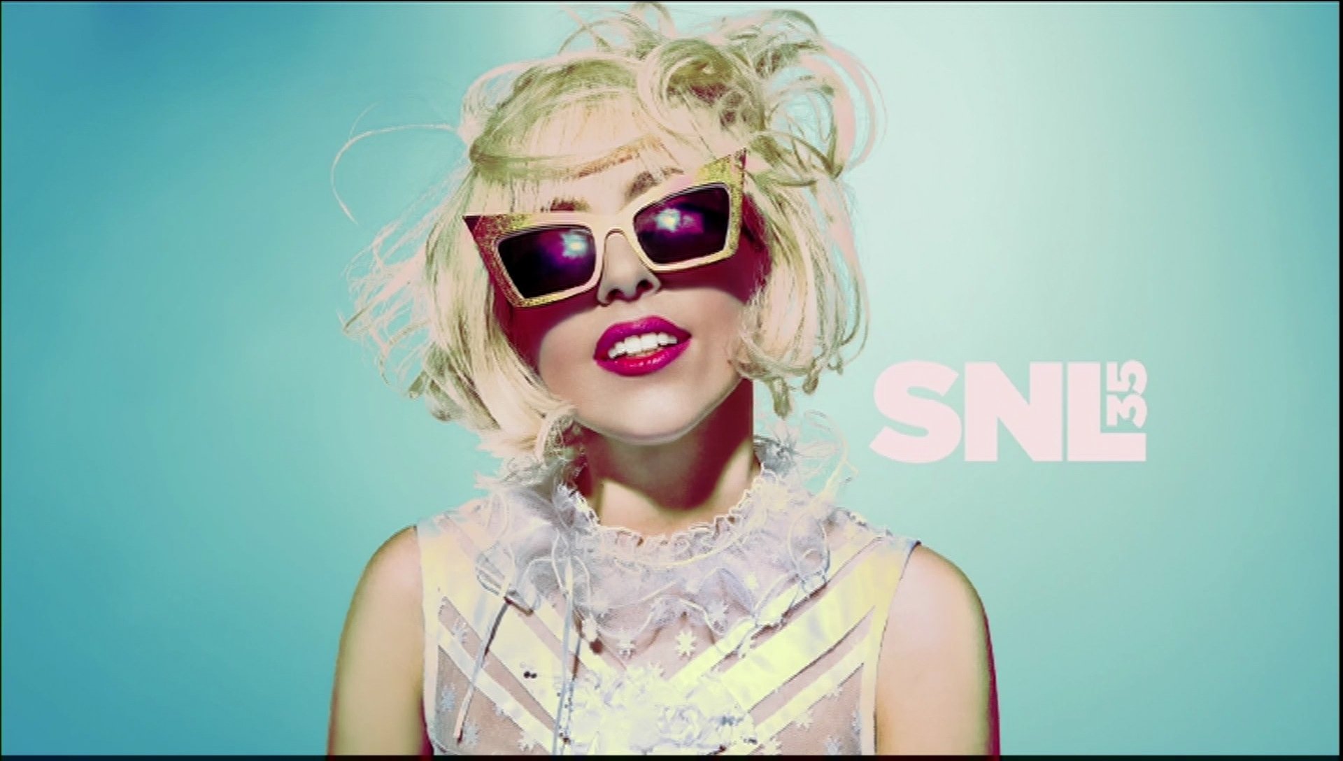 Музыка леди. Леди Гага SNL. Леди Гага Постер. Lady Gaga Paparazzi SNL. Гагапедия.