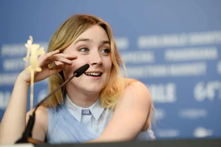 Celebrity Saoirse Ronan HD Desktop Wallpaper | Background Image