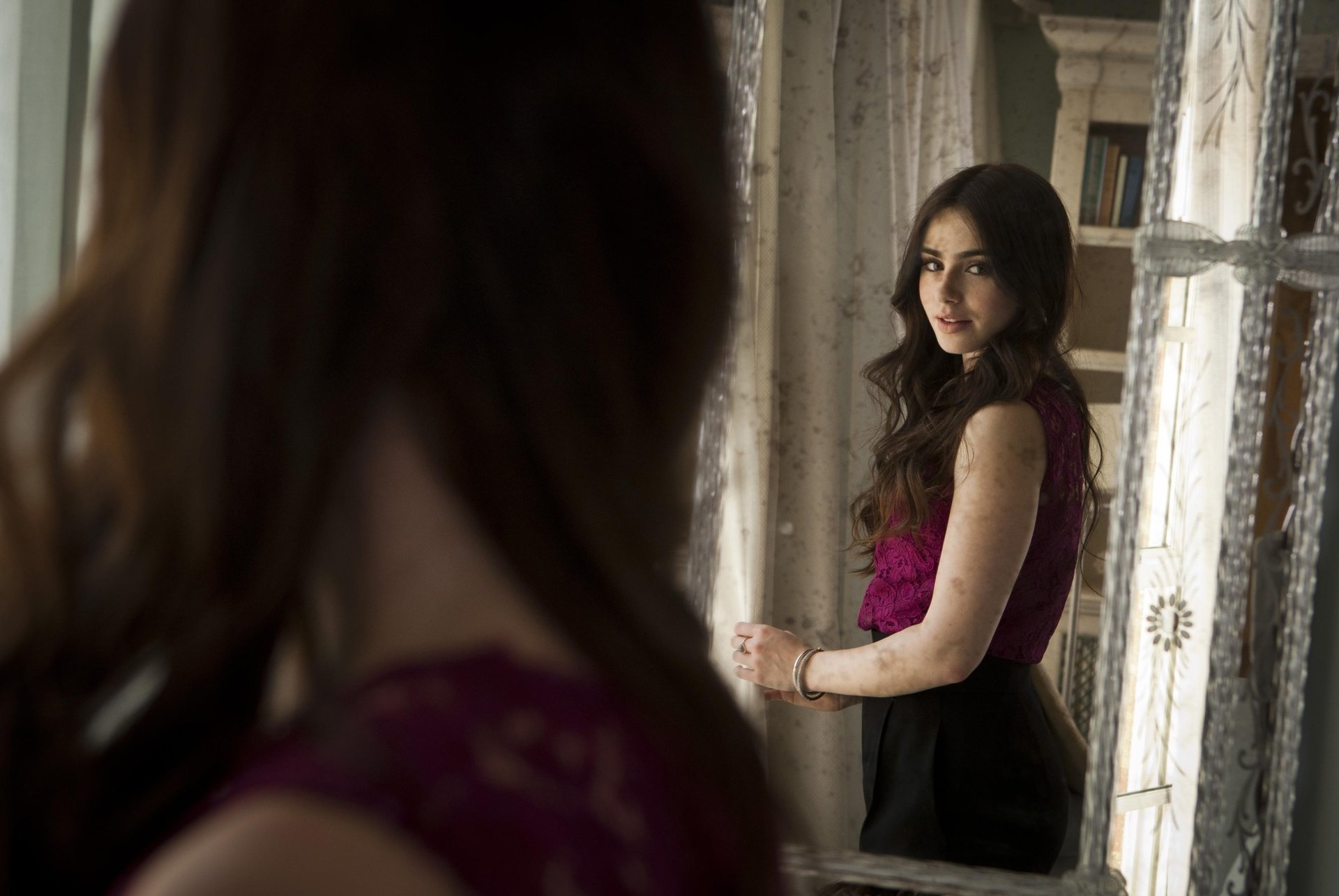 Lily Collins Atemlos