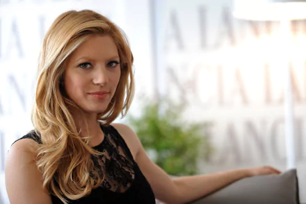 Celebrity Katheryn Winnick HD Desktop Wallpaper | Background Image