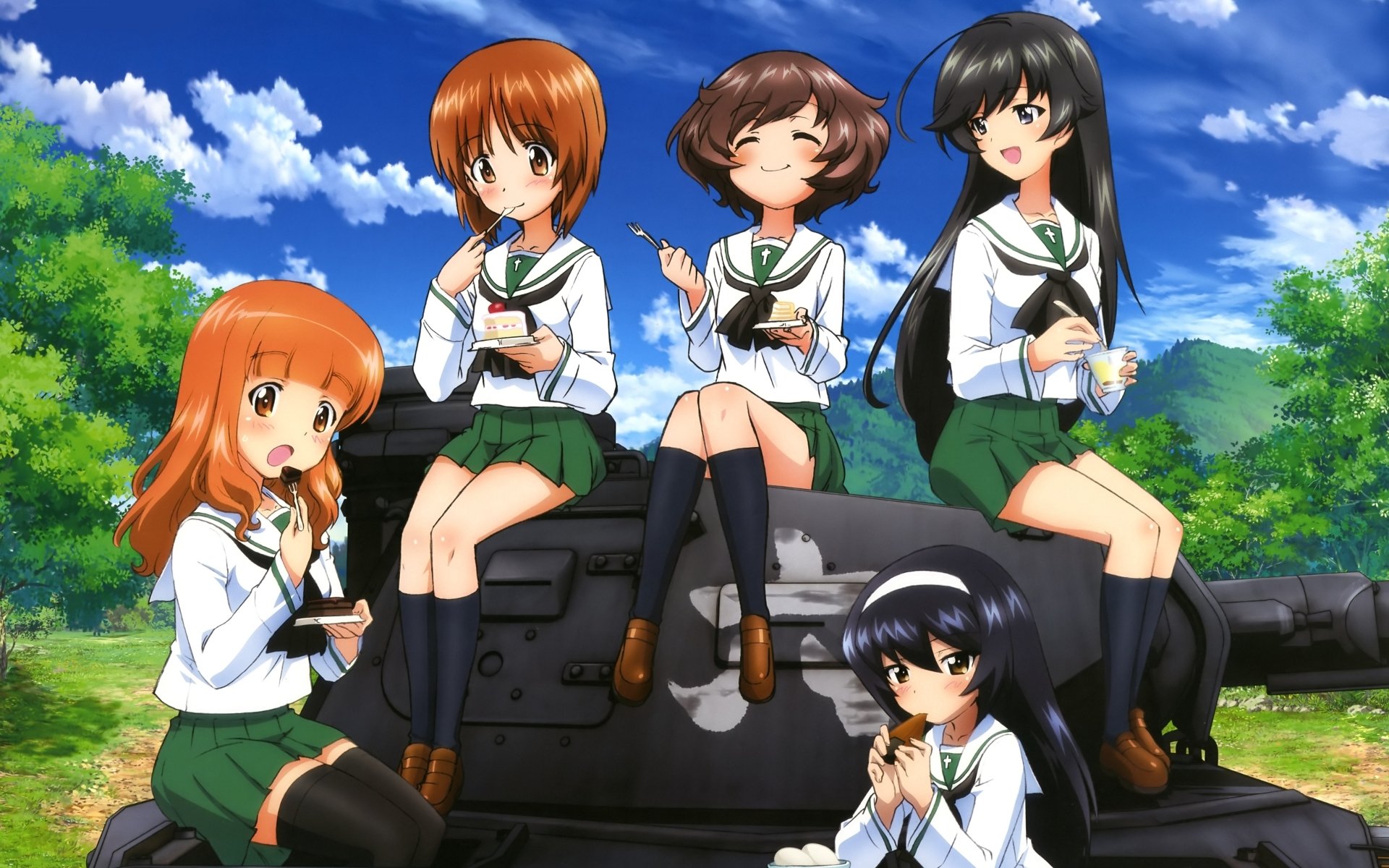 Anime Girls und Panzer HD PC desktop wallpaper: five schoolgirls in green uniforms sitting on a tank in a sunny forest clearing, blue sky with fluffy clouds in the background.
