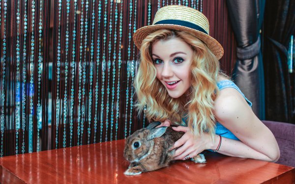 Music Yulianna Karaulova Singer Russia Smile Rabbit Blonde Brown Eyes Hat HD Wallpaper | Background Image