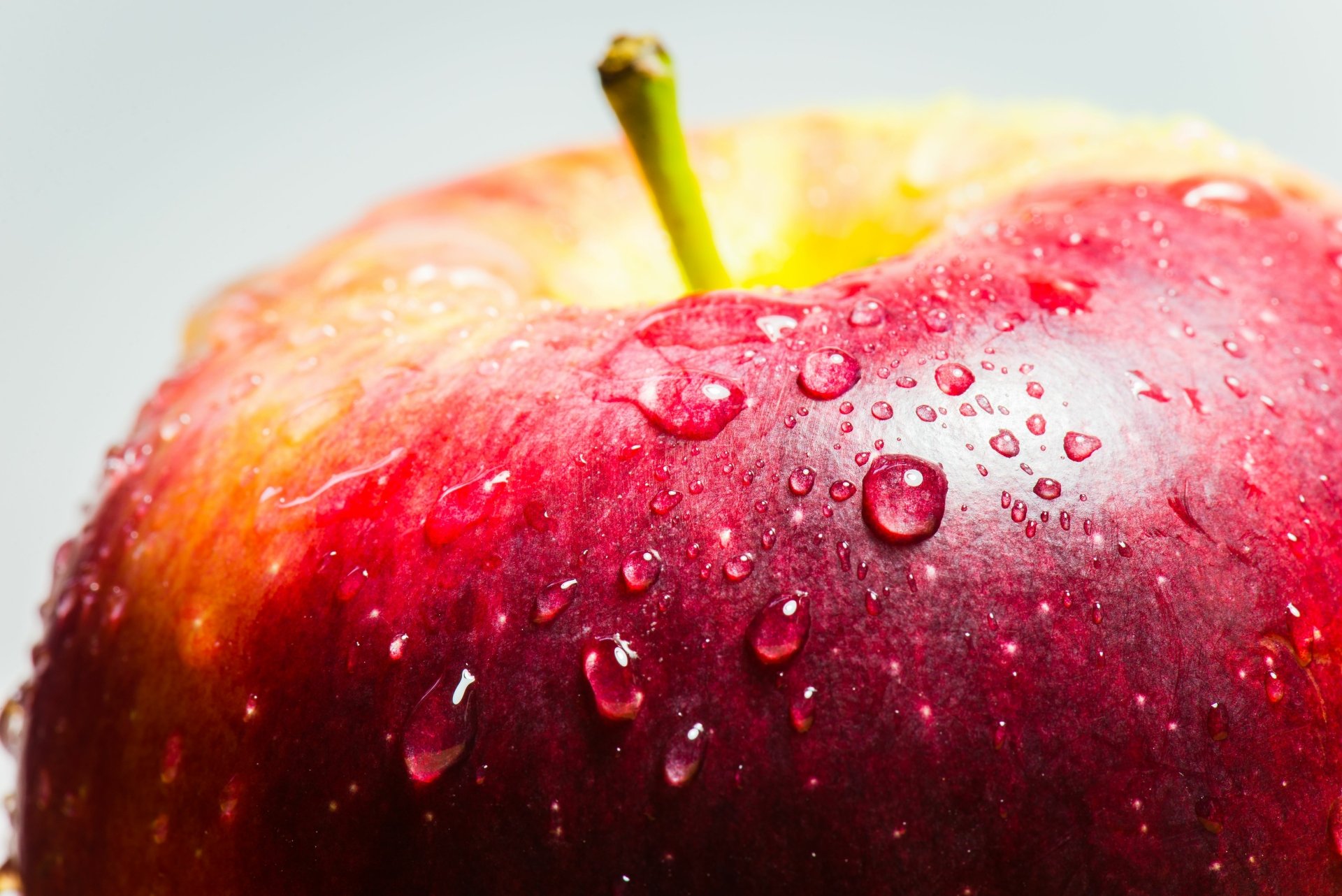 Download Water Drop Fruit Food Apple 4k Ultra HD Wallpaper