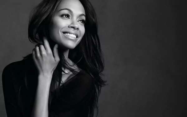Black and white HD desktop wallpaper featuring a smiling Zoe Saldana with a dark background.