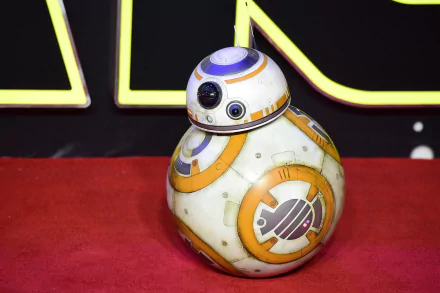 4K Ultra HD PC desktop wallpaper featuring BB-8, the iconic droid from the Star Wars sci-fi universe, showcasing detailed design and vibrant colors.