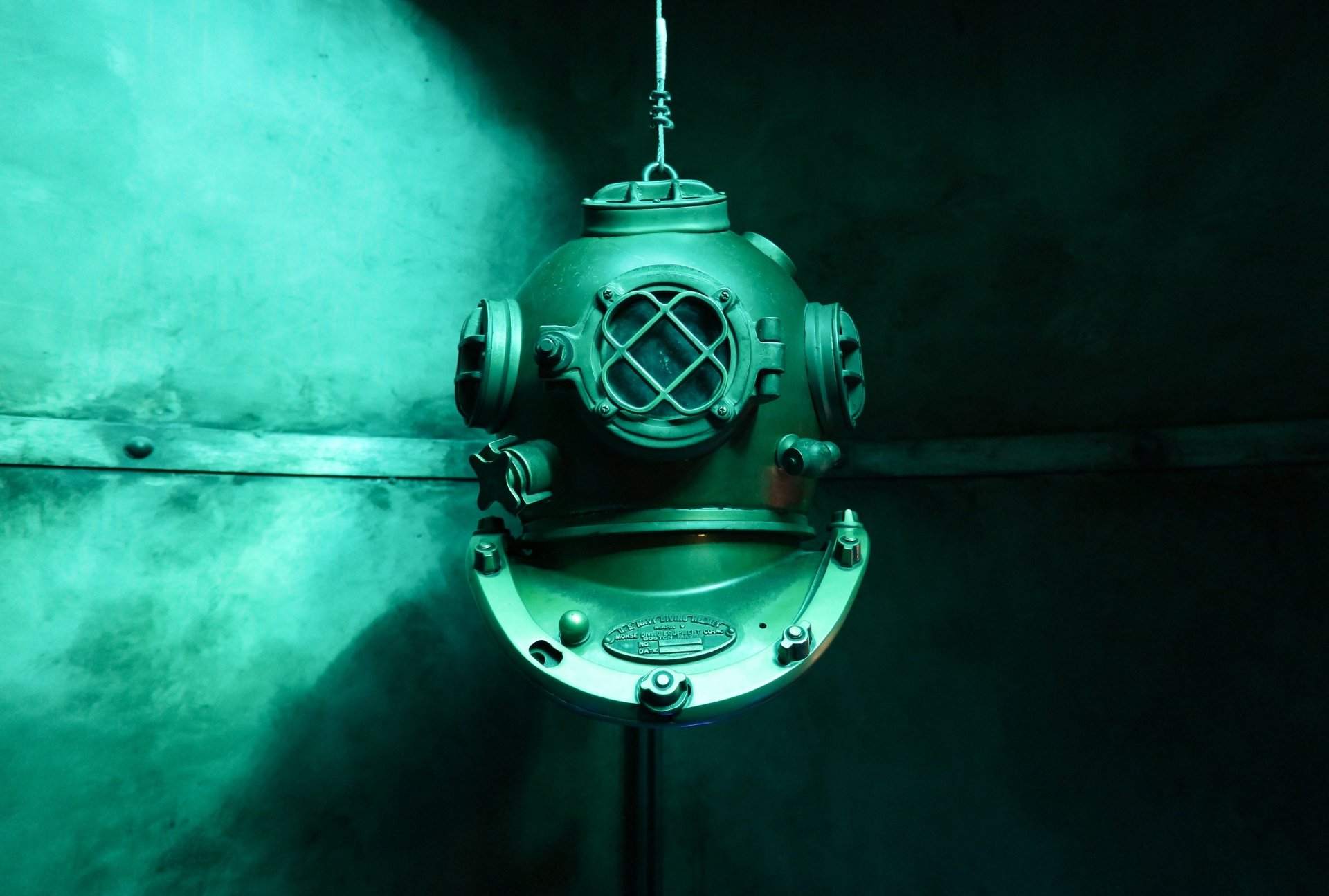 Download Diving Helmet Navy Man Made Helmet 4k Ultra HD Wallpaper