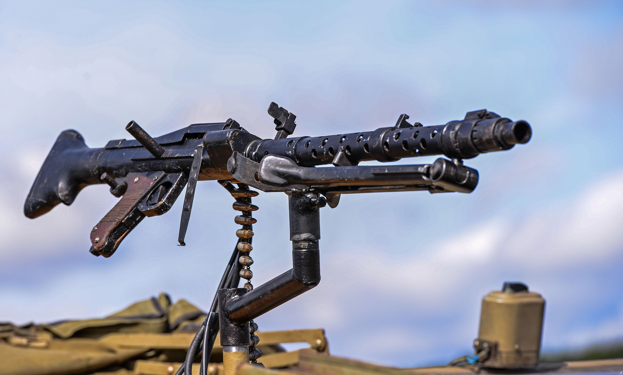Man Made MG 34 HD Wallpaper | Background Image