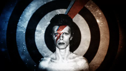 HD desktop wallpaper featuring David Bowie with iconic lightning bolt makeup, styled like an album cover with a concentric circle background in blue and red tones.
