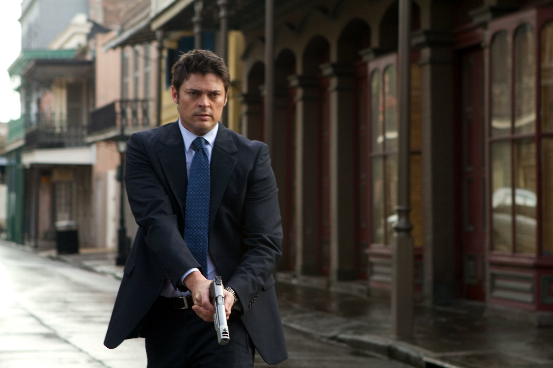 Download Karl Urban William Cooper Movie Red 4k Ultra HD Wallpaper