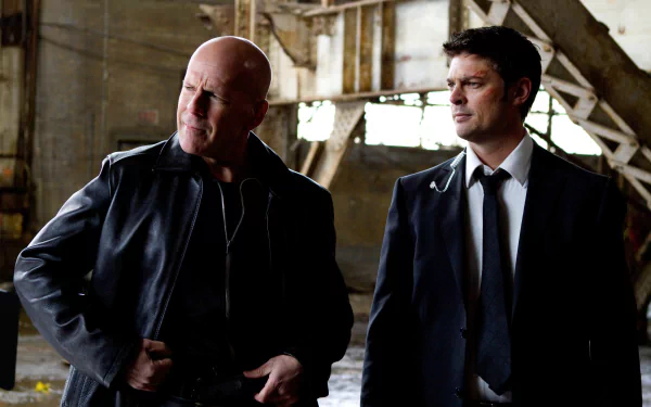 Karl Urban William Cooper Bruce Willis Frank Moses movie red HD Desktop Wallpaper | Background Image