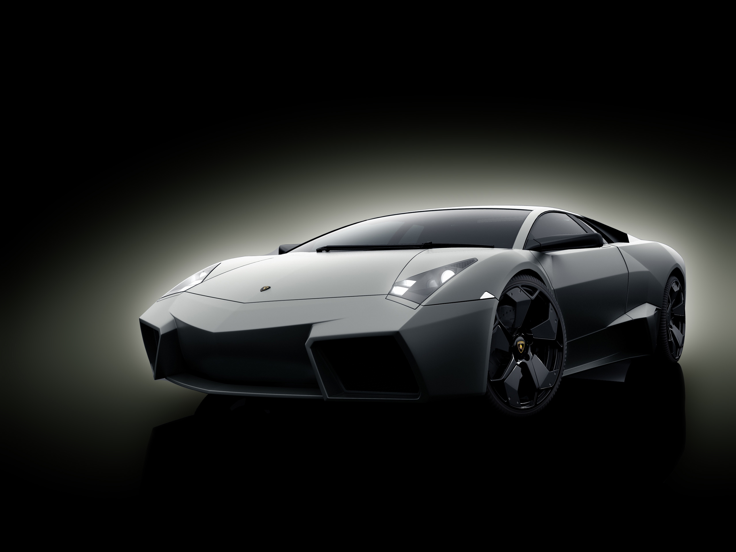 Hình nền Lamborghini Reventón với thiết kế đầy mê hoặc sẽ khiến bạn thích thú. Với màu sắc sặc sỡ, cùng đường nét sắc sảo và đầy uy lực, đây chắc chắn sẽ là lựa chọn hoàn hảo để trang trí cho máy tính và điện thoại của bạn. 