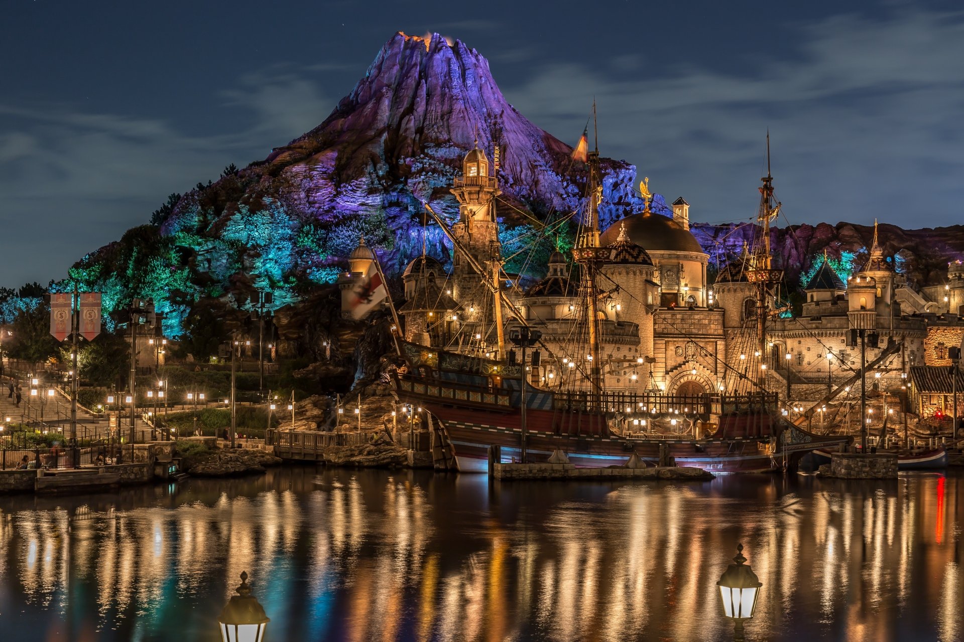 Tokyo DisneySea Nights Volcano Glow Reflecting Lights In 4K Ultra HD