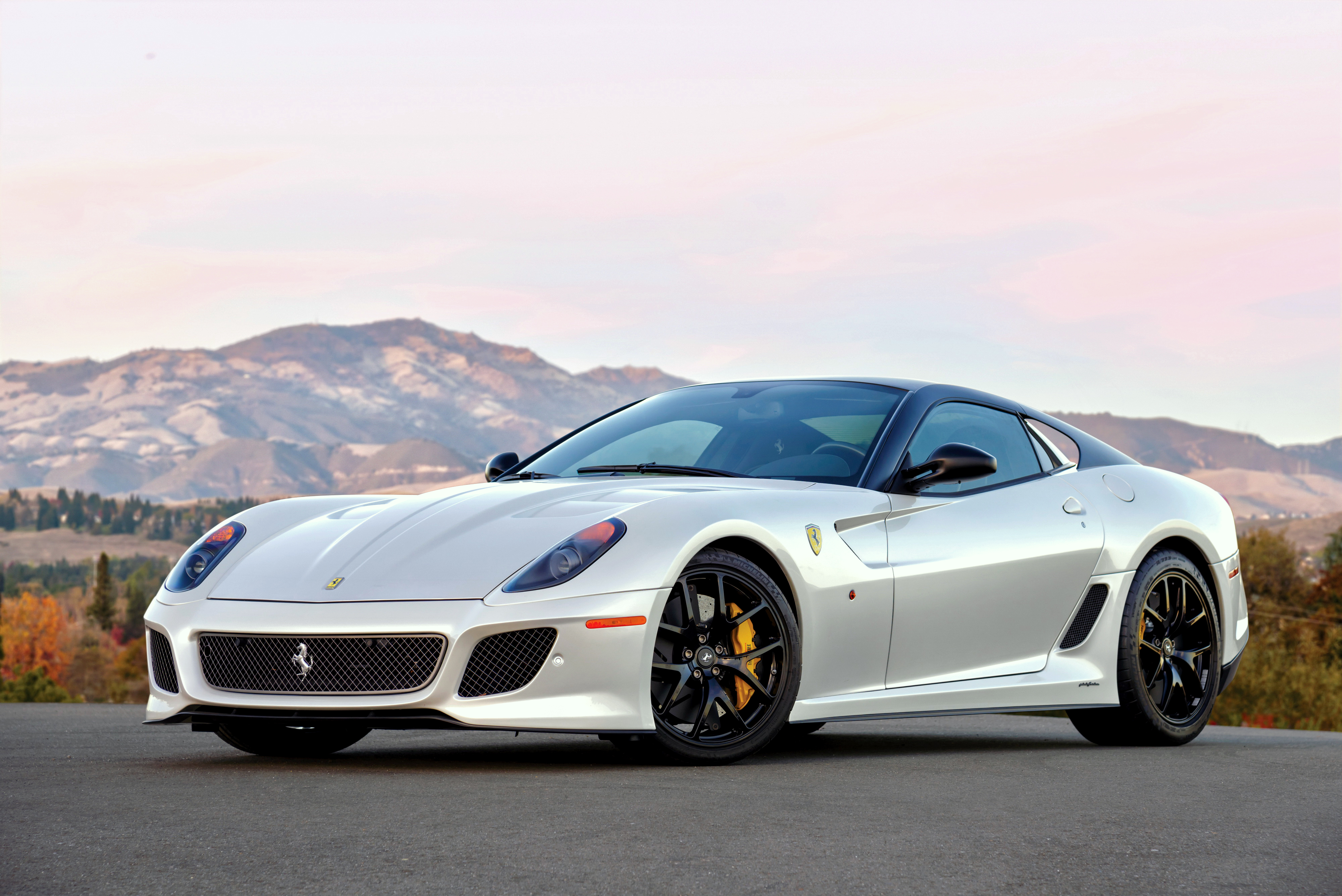 Картинки машин. Феррари 599 GTO. Ferrari 599. Ferrari 599 GTO White. Ferrari 599 GTO белый.