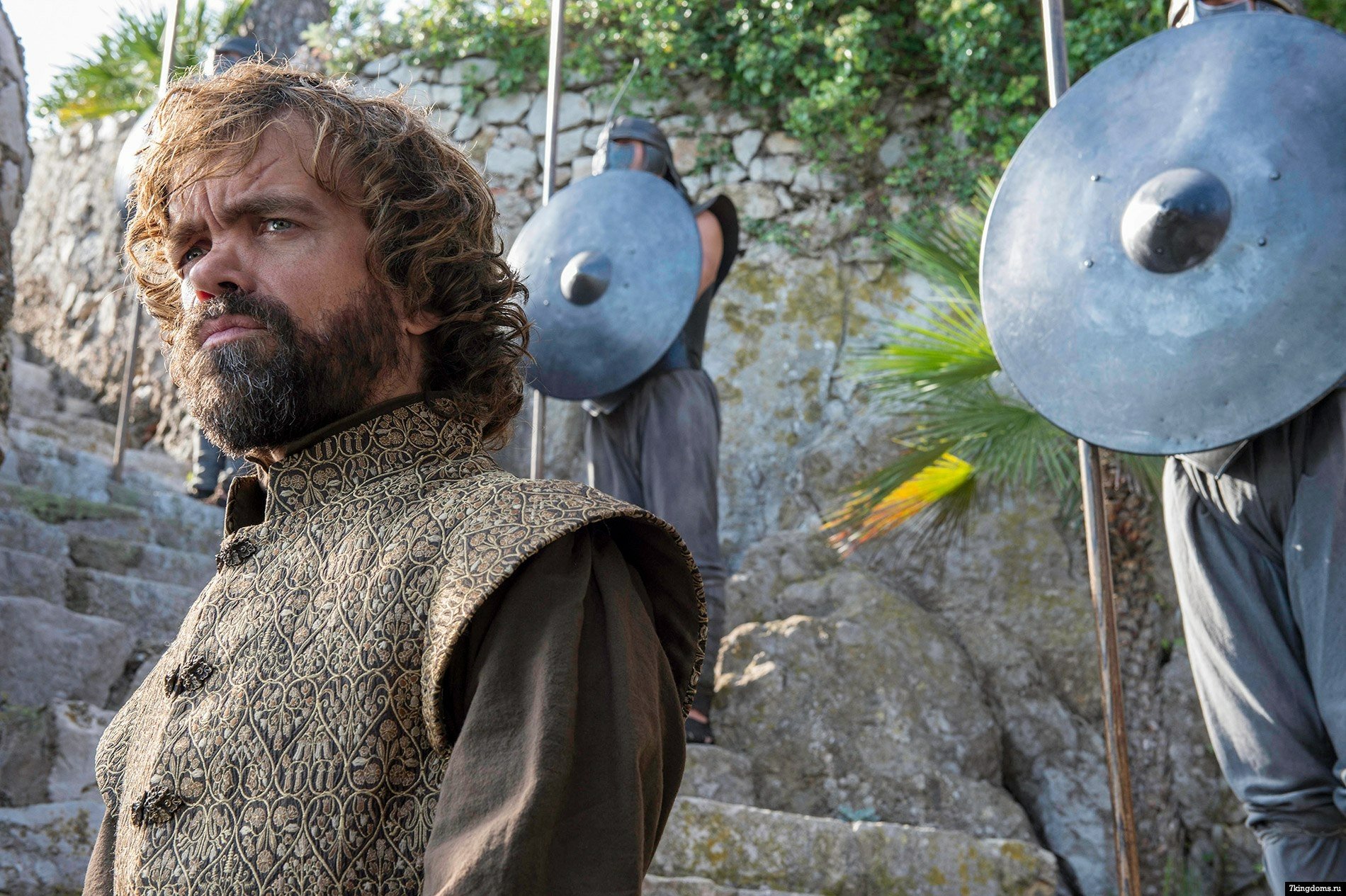 Bearded man in ornate medieval tunic on stone steps, shield-bearing guards behind him — HD PC desktop wallpaper inspired by the Game of Thrones TV series.