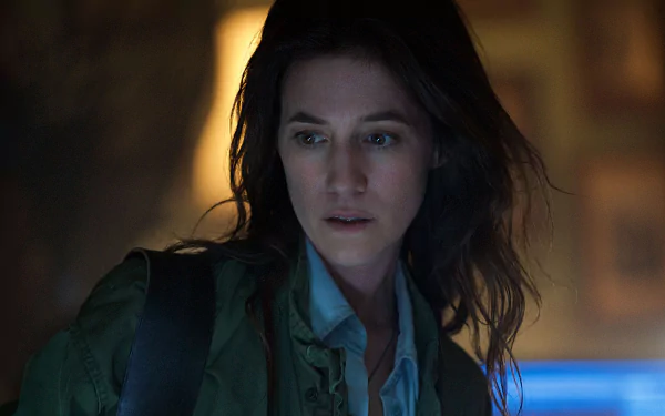 HD PC desktop wallpaper featuring a close-up of a woman from the movie Independence Day: Resurgence, set against a softly lit, blurred background.