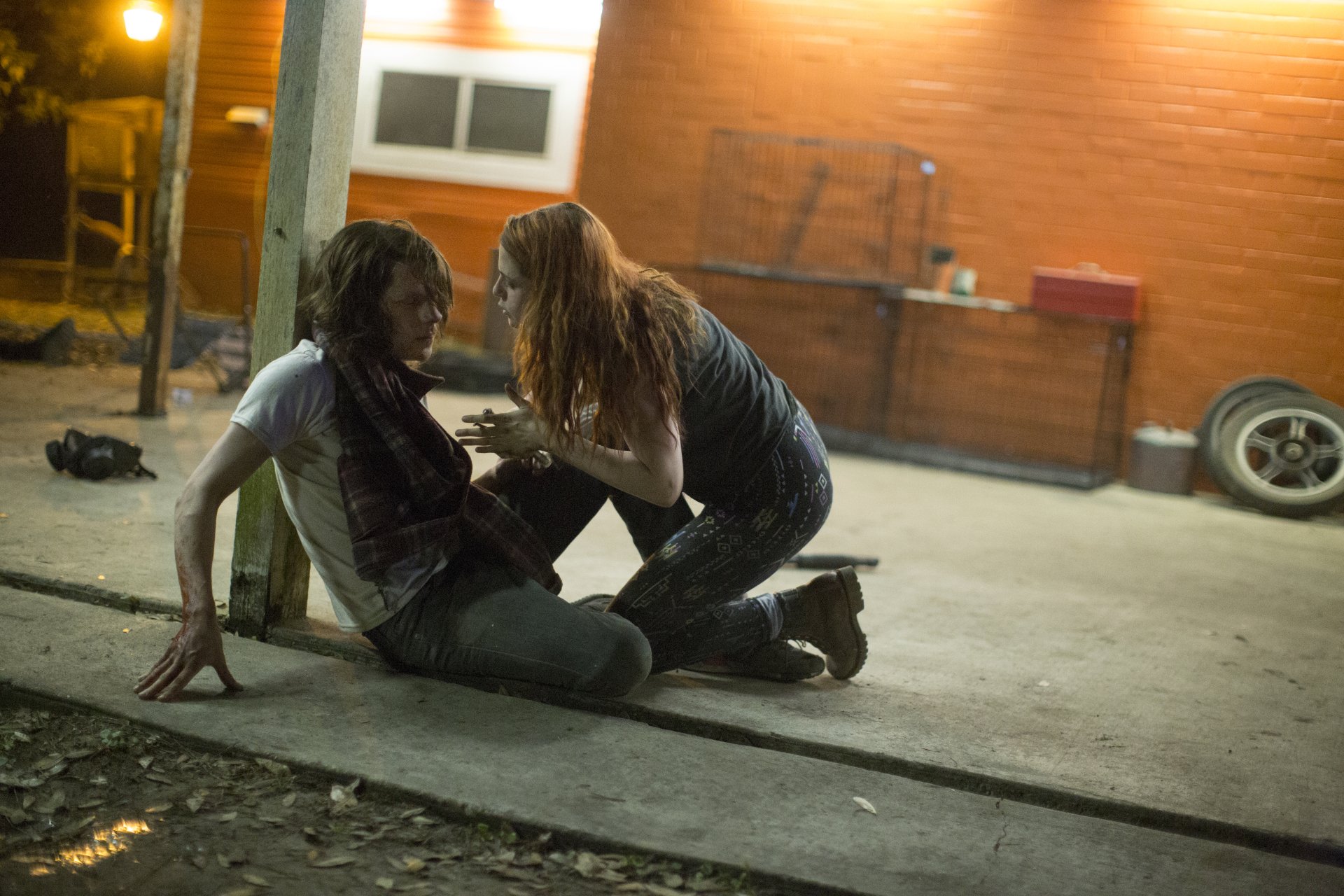 Kristen Stewart and Jesse Eisenberg in a tense scene from the movie American Ultra, shown in a 4K Ultra HD PC desktop wallpaper style.