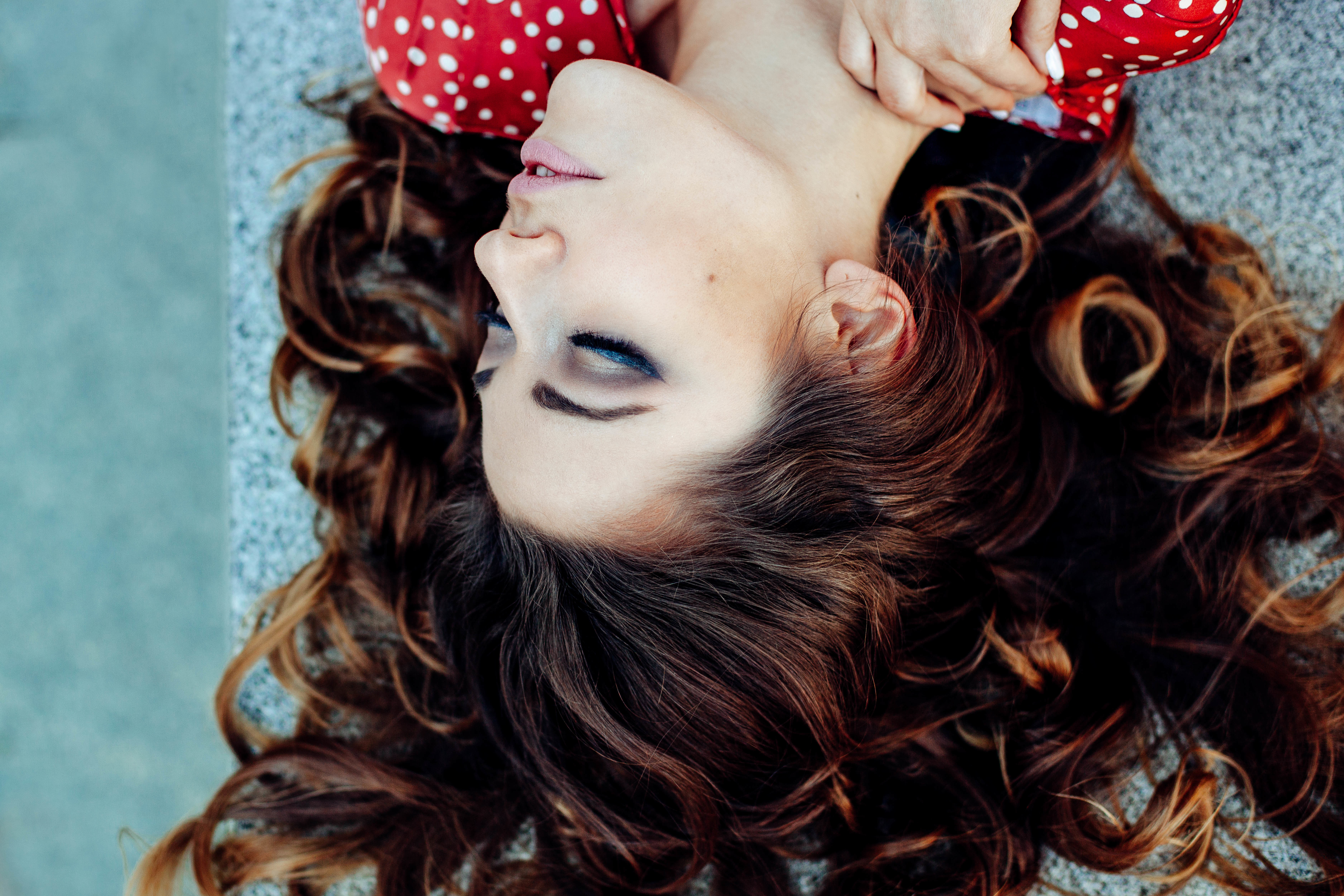 Download Hair Brunette Lying Down Model Woman Face 4k Ultra Hd Wallpaper 2544