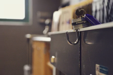 blur metal man made lock HD Desktop Wallpaper | Background Image