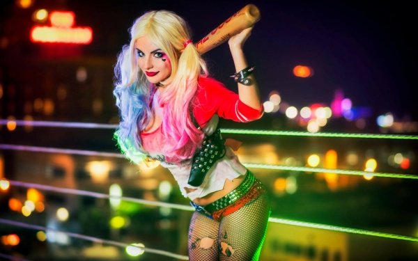 Frauen Cosplay Harley Quinn Suicide Squad Baseball Bat Fishnet Shorts Armband Belt Blondinen Smile Blue Eyes DC Comics HD Wallpaper | Hintergrund