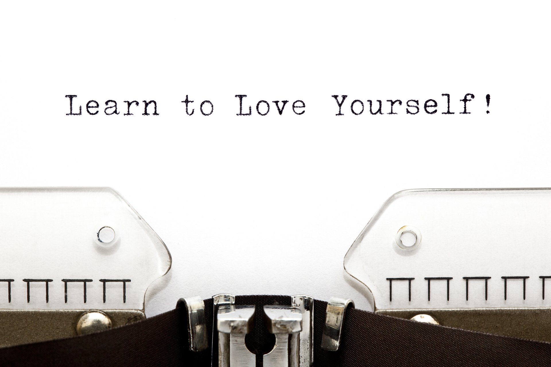 A motivational 4K Ultra HD wallpaper featuring a vintage typewriter with the message Learn to Love Yourself! encourages self-acceptance and positivity.