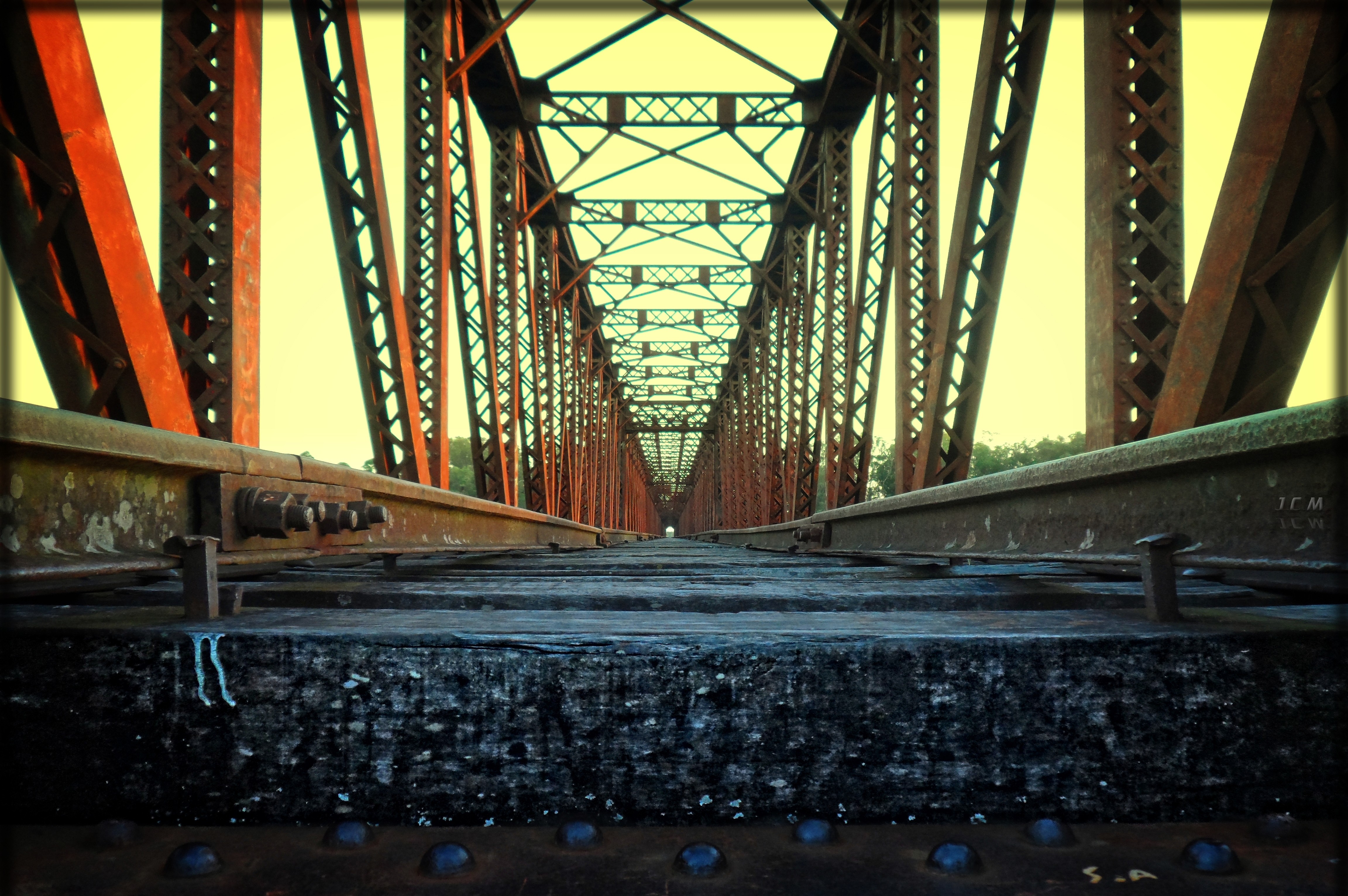 Мост с железной дорогой. Мост бридж Ворм. Железнодорожный мост. Красивые железнодорожные мосты. Железный мост.