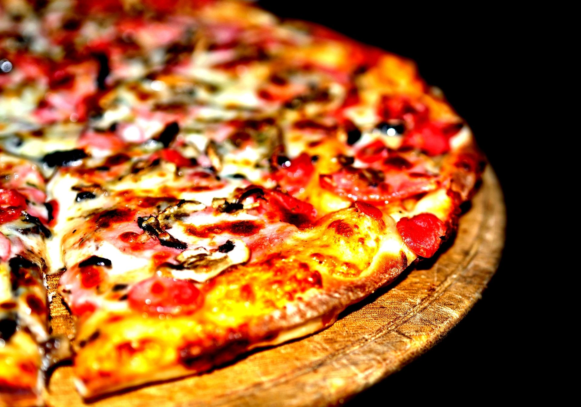 Download Food Pizza 4k Ultra HD Wallpaper