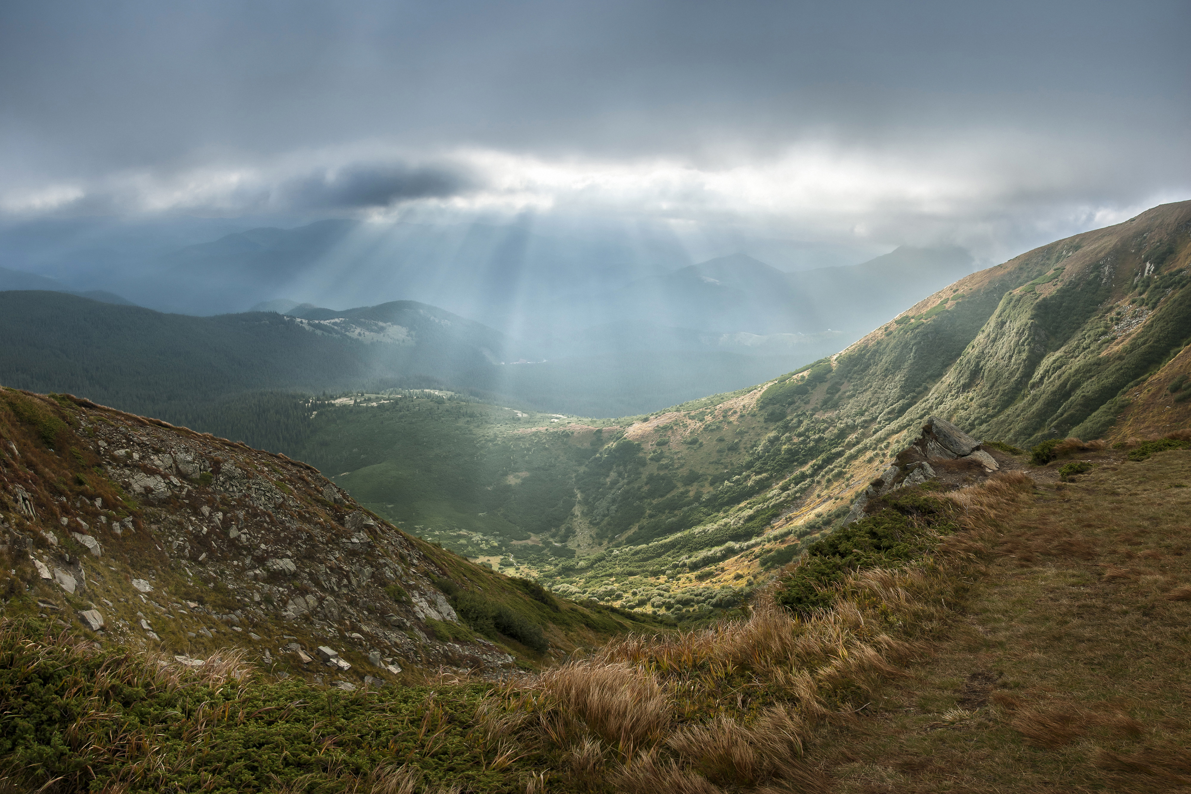 Download Cloud Sunbeam Mountain Nature Landscape 4k Ultra HD Wallpaper