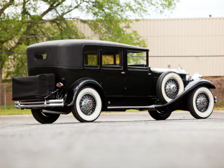 Vintage 1930 Packard Deluxe Eight All-Weather Town Car in black, showcased as an HD PC desktop wallpaper and background.