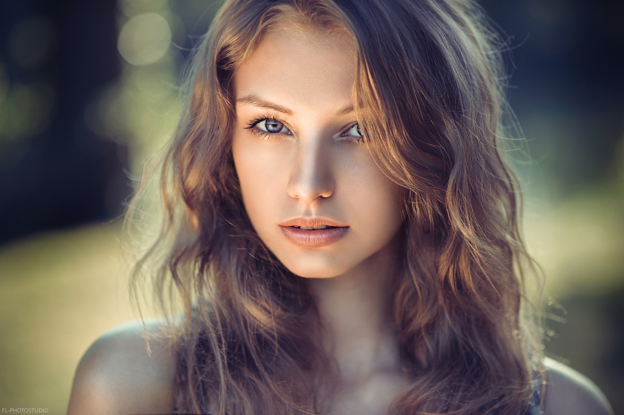 Download Blue Eyes Sunny Brunette Model Woman Face Hd Wallpaper By Lods Franck 4972