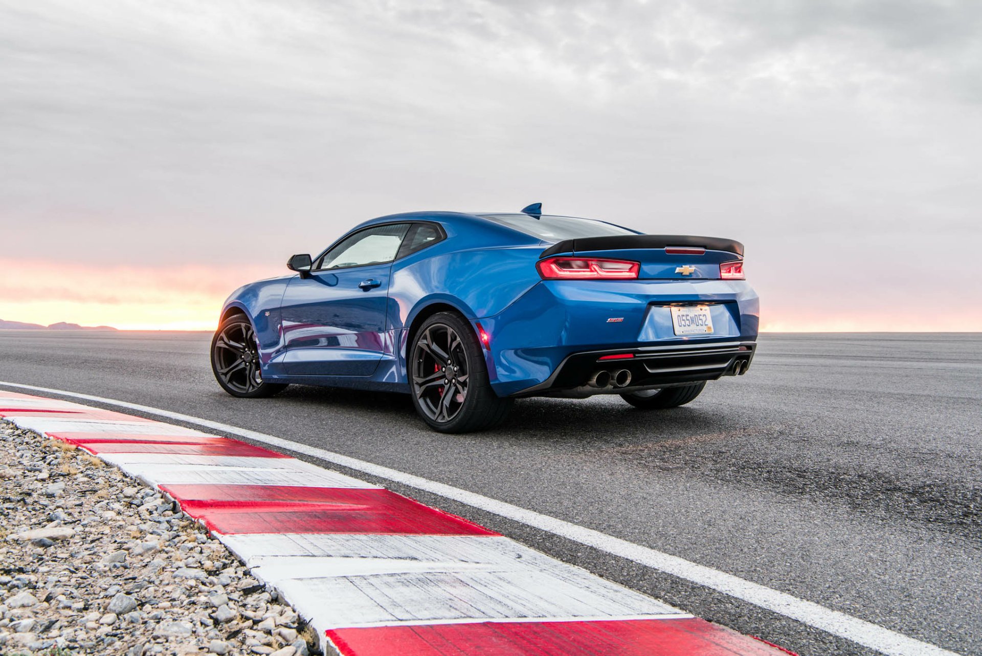 Download Muscle Car Vehicle Chevrolet Camaro 1LE HD Wallpaper