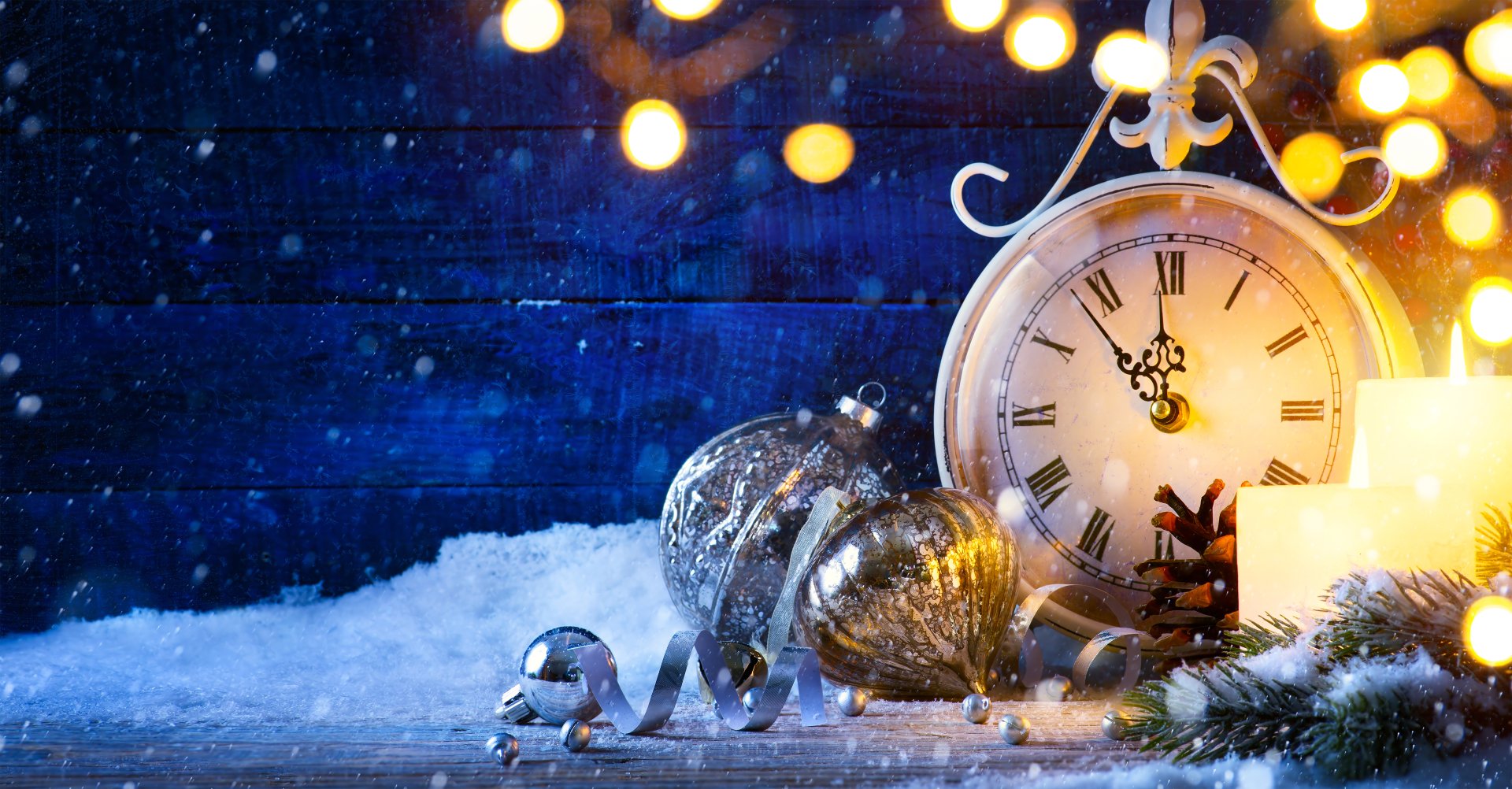 4K Ultra HD holiday-themed New Year desktop wallpaper featuring a vintage clock nearing midnight, festive ornaments, and glowing lights against a snowy blue backdrop.