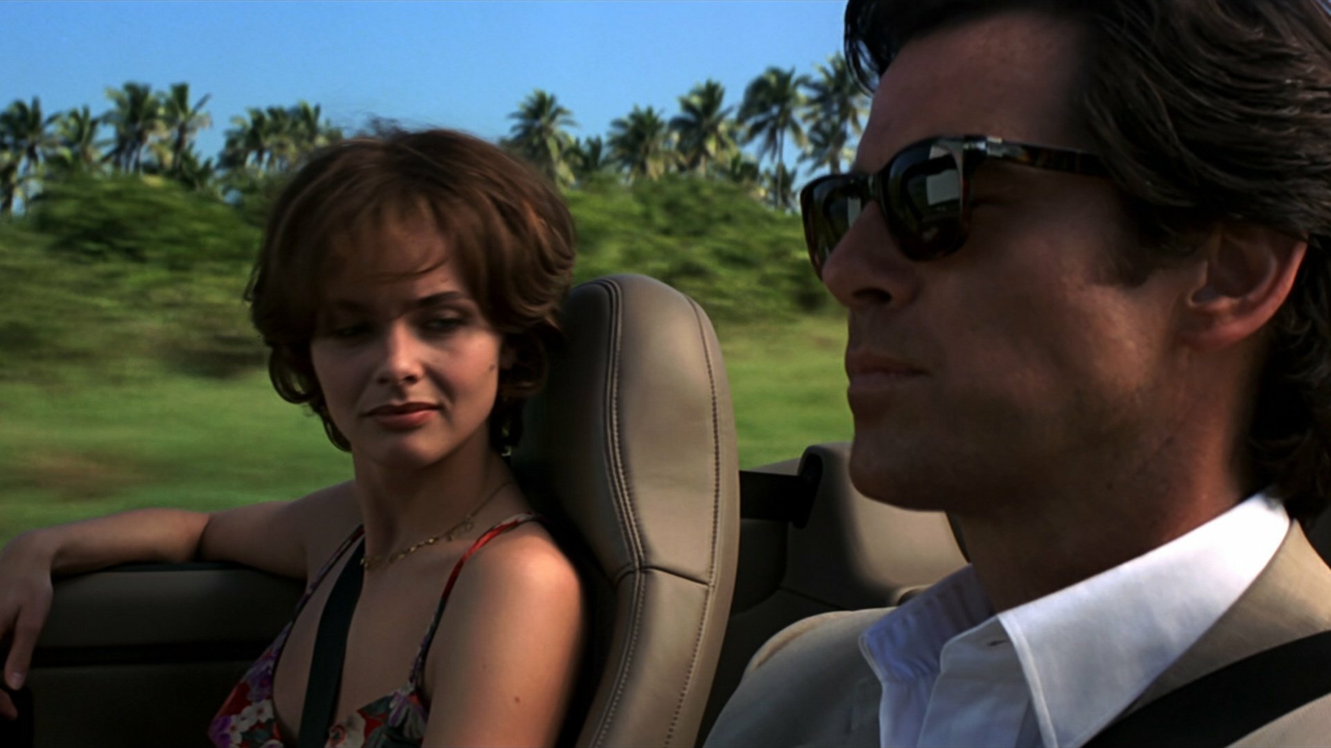 Download Natalya Simonova Izabella Scorupco James Bond Pierce Brosnan Movie GoldenEye HD Wallpaper