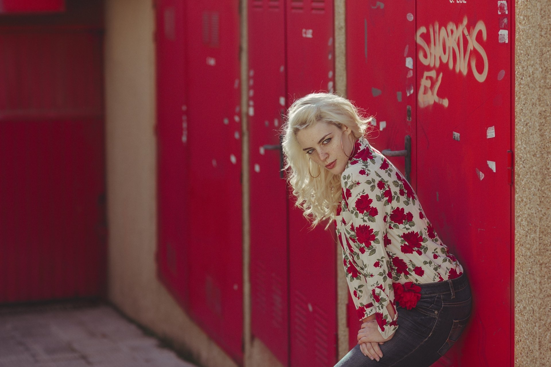 Download Earrings Blonde Woman Model HD Wallpaper