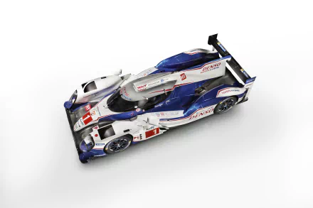 4K Ultra HD PC desktop wallpaper and background of a Toyota TS040 Hybrid race car vehicle on a clean white backdrop.