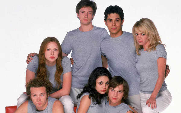 Promotional group portrait for the TV show That '70s Show, presented as an HD PC desktop wallpaper and background.