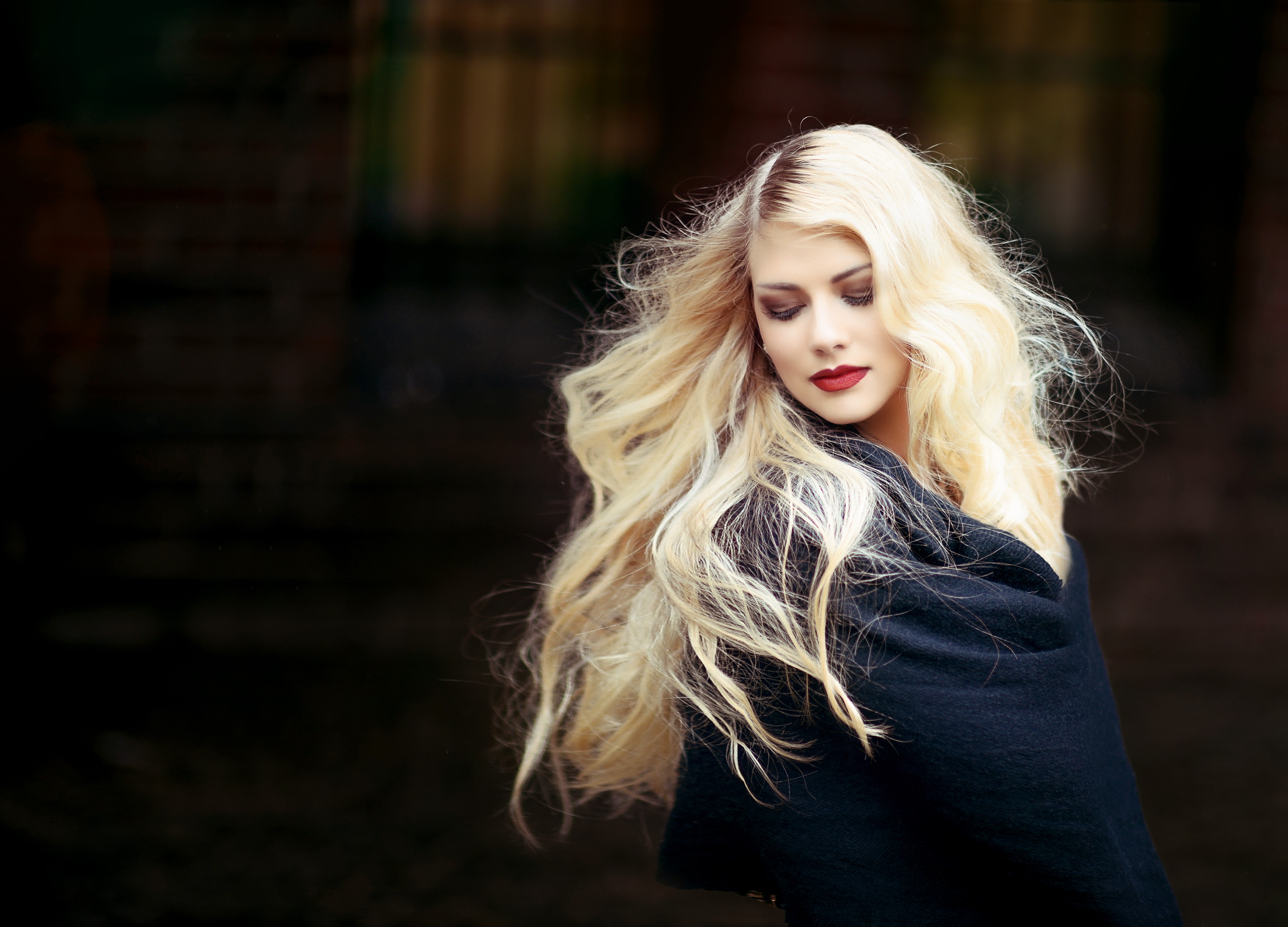 Download Lipstick Mood Blonde Woman Model 4k Ultra HD Wallpaper