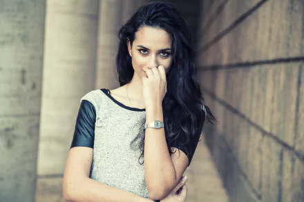 brunette depth of field smile woman model HD Desktop Wallpaper | Background Image